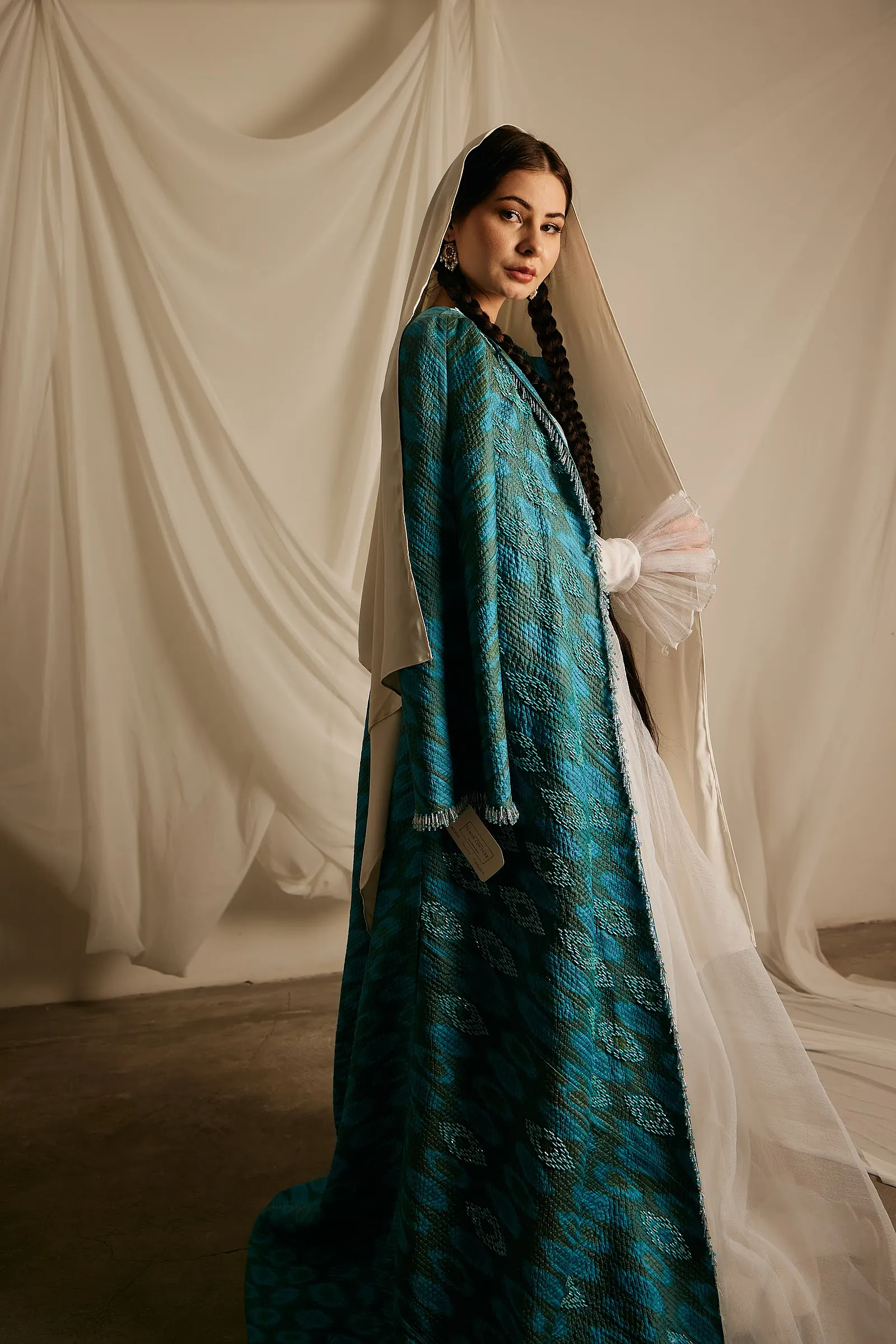 Роскошный чапан из новой коллекции «Moviy Dengiz »